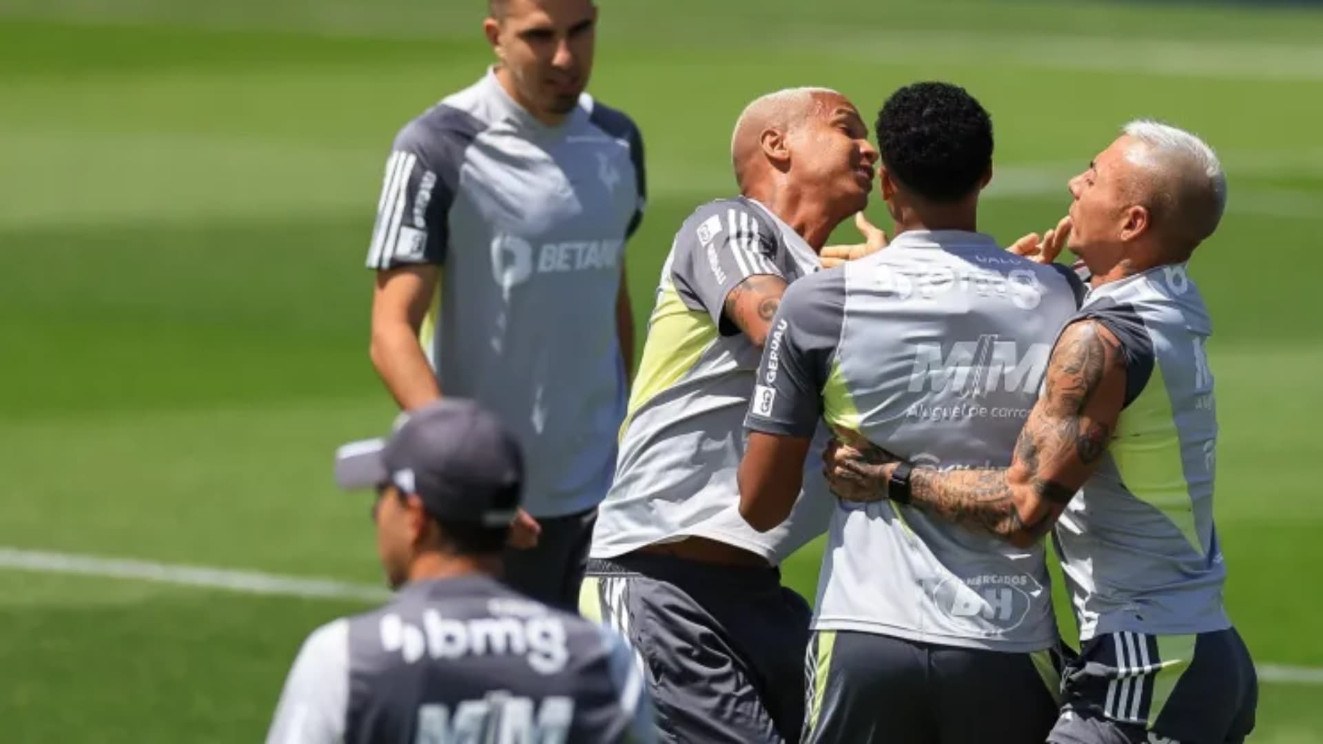 Deyverson y Vargas