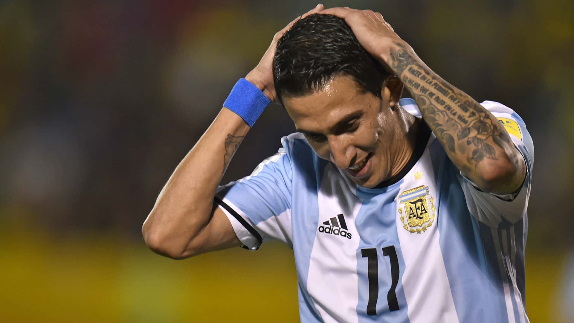 Di María se lamenta durante un partido de la Selección Argentina.