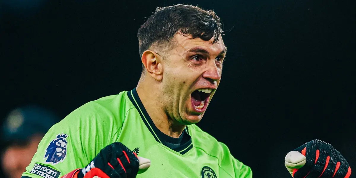 Dibu Martínez festejando en Aston Villa