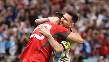 Dibu Martínez y Lionel Messi