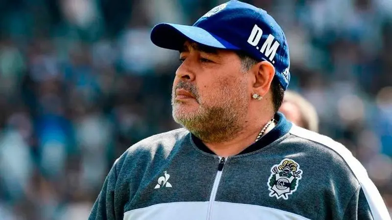 Diego Armando Maradona continúa siendo el centro de atención de la Argentina, y nadie piensa más que en él.