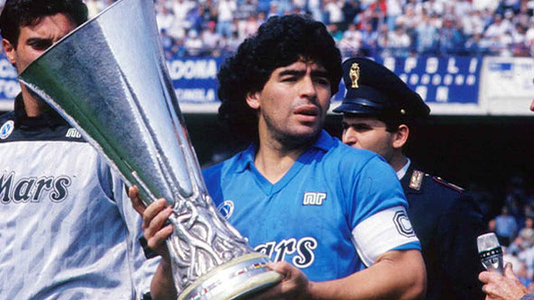 Diego Armando Maradona es considerado como el mejor futbolista de todos los tiempos y en la época en la que jugaba las cifras que se manejaban eran muy bajas, por este motivo un diario italiano realizó un informe y reveló que el Pelusa costaría más de 300 millones de dólares ¿Cuánto es la cifra exacta y quién sería el más caro? Enterate de toda la información acá.