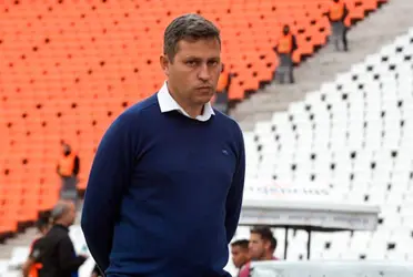 Diego Fores pasó un sobresalto en medio del partido por una confusión que le terminó costando caro.