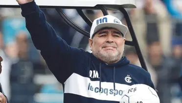 Diego Maradona llora en su etapa como entrenador de Gimnasia y Esgrima de La Plata.