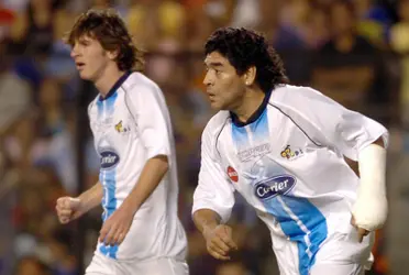Diego Maradona y Lionel Messi, a pesar de ser de diferentes épocas, pudieron compartir una cancha por una vez en la historia.
