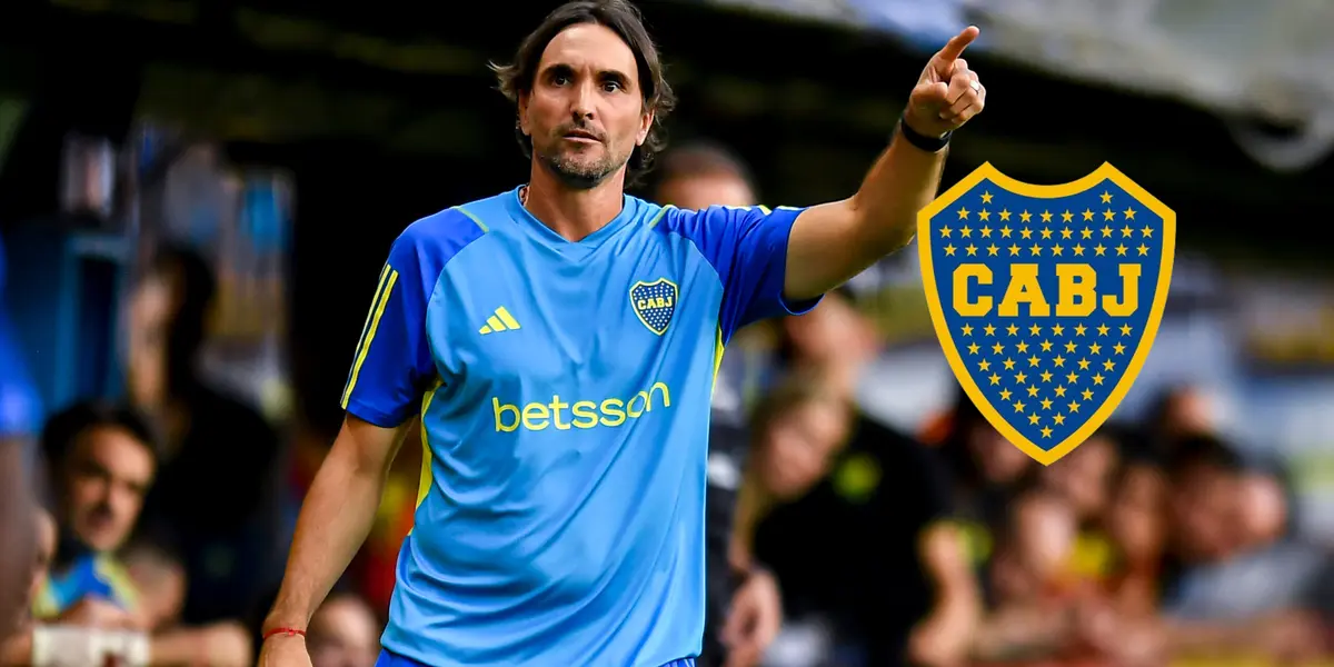 Diego Martínez dando una indicación como DT de Boca.