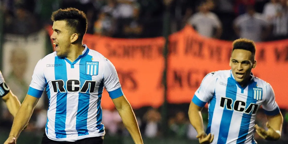 Diego Milito, miembro de la directiva de Racing Club de Avellaneda, se acercó a Marcos Acuña para presentar una oferta, en una negociación que parece ser complicada.