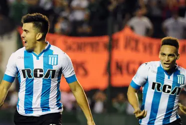 Diego Milito, miembro de la directiva de Racing Club de Avellaneda, se acercó a Marcos Acuña para presentar una oferta, en una negociación que parece ser complicada.