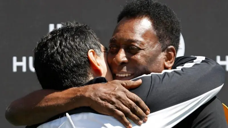 Diego utilizó sus redes sociales oficiales para saludar a Pelé, en su cumpleaños número 80.
