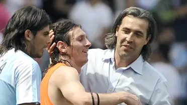 Dirigió a Messi y podria ser el DT de Boca (Ole)
