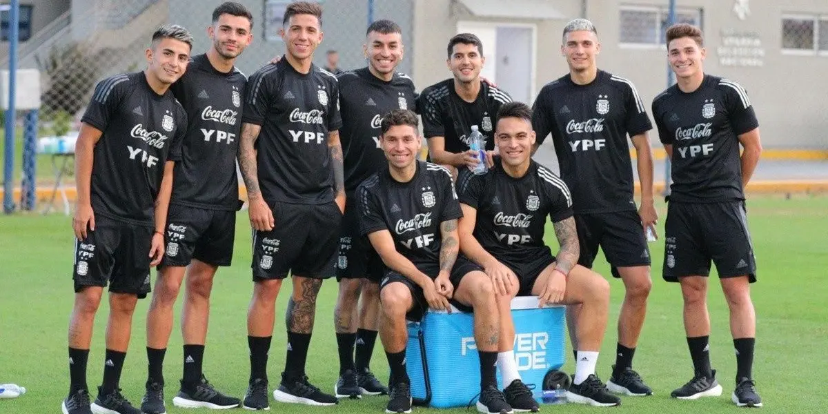 Dos jugadores que fueron dirigidos por Marcelo Gallardo pelean por entrar en la nómina definitiva de Scaloni. Uno ya saca ventaja.