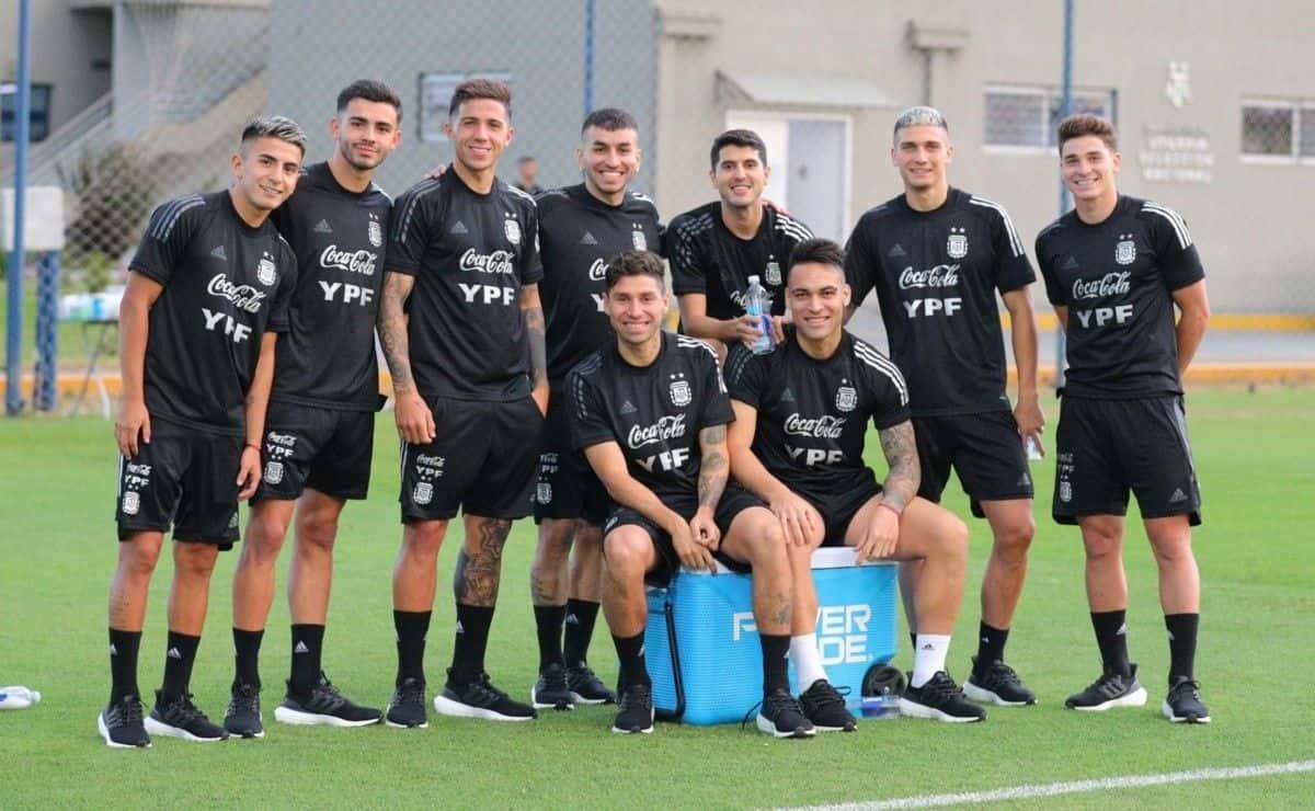 Dos jugadores que fueron dirigidos por Marcelo Gallardo pelean por entrar en la nómina definitiva de Scaloni. Uno ya saca ventaja.