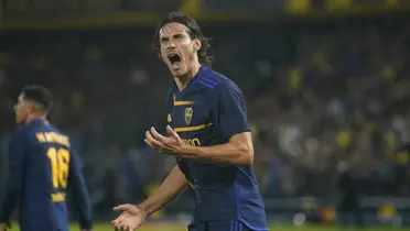 Edinson Cavani con la camiseta nueva de Boca.