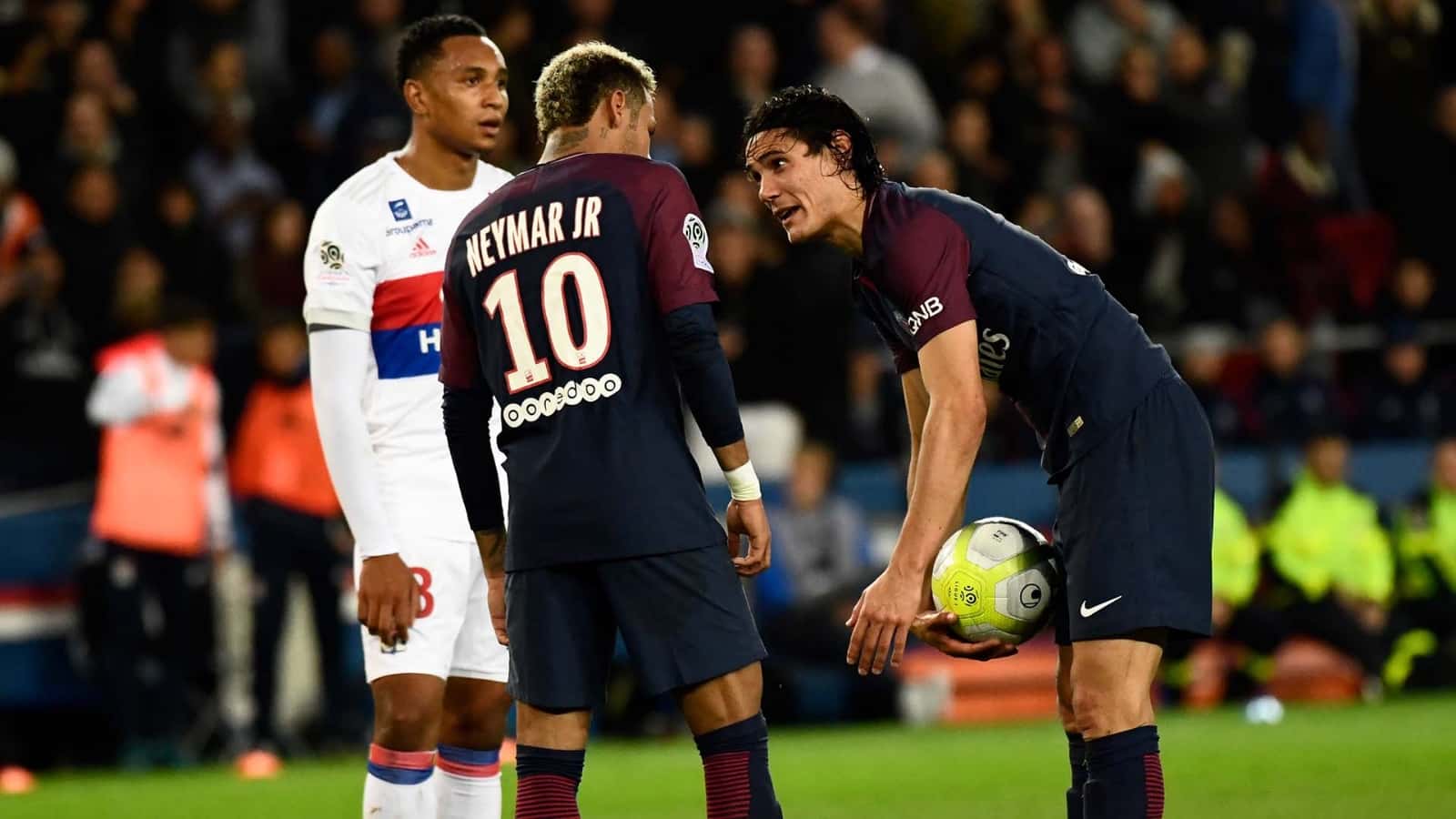 Edinson Cavani reveló en ESPN que utilizó un método que Juan Román Riquelme practicó en un pasado.