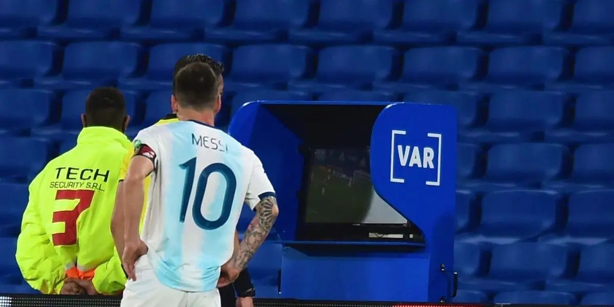 El 10 de la Selección Argentina tuvo un nuevo inconveniente con el VAR que podría haberle costado los tres puntos a la Albiceleste.