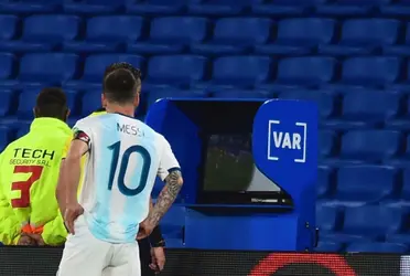 El 10 de la Selección Argentina tuvo un nuevo inconveniente con el VAR que podría haberle costado los tres puntos a la Albiceleste.