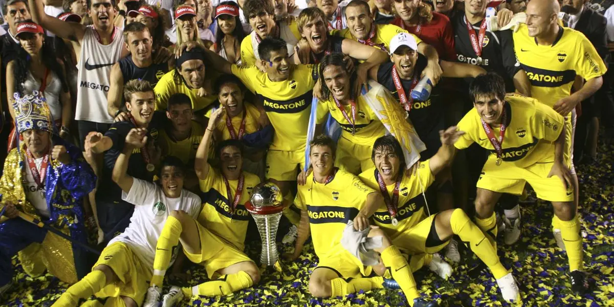 El 23 de diciembre de 2008 el Xeneize perdió 1 a 0 con Tigre pero ganó el Torneo Apertura, mientras el Millonario sufría como colista.