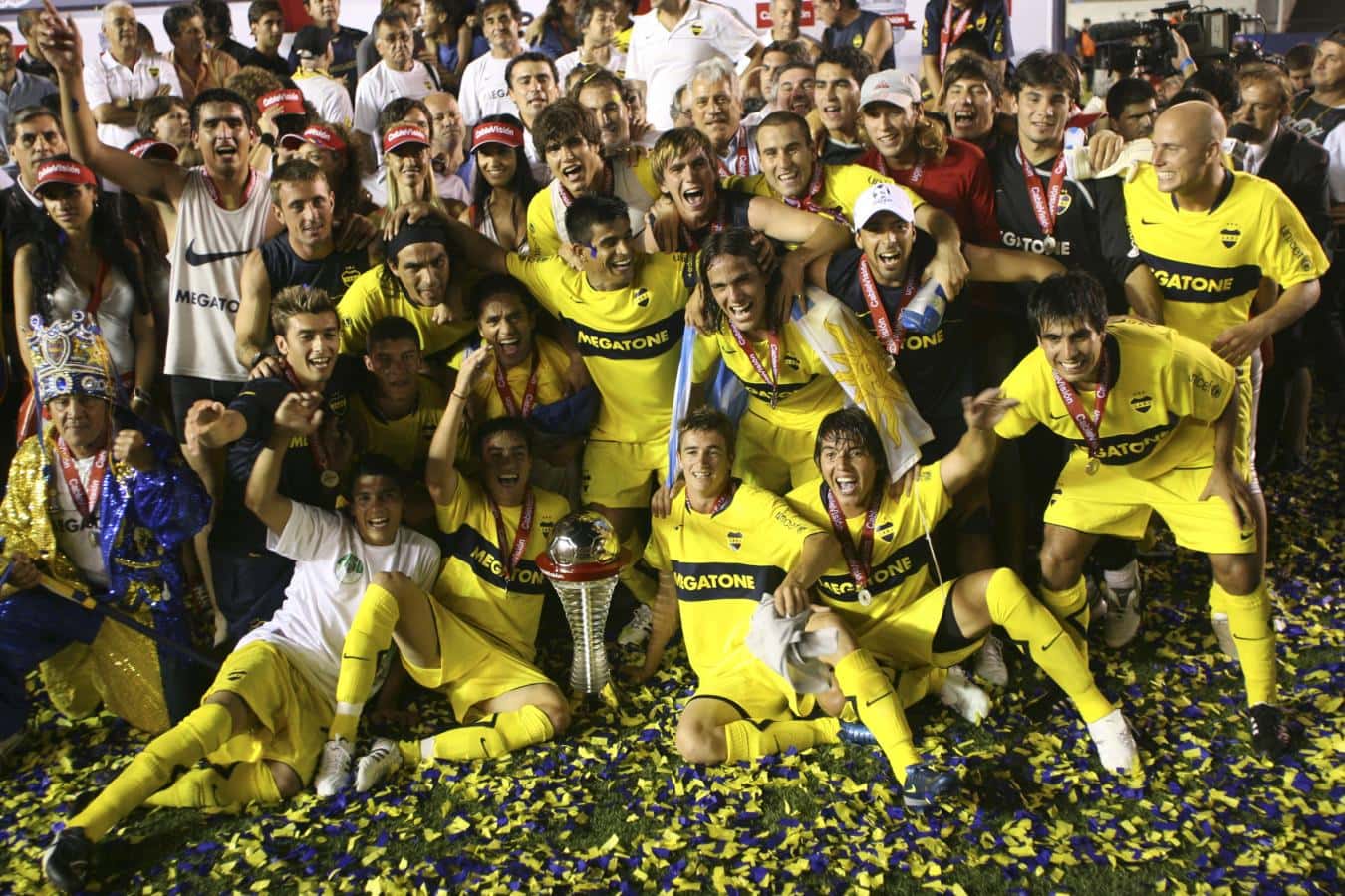 El 23 de diciembre de 2008 el Xeneize perdió 1 a 0 con Tigre pero ganó el Torneo Apertura, mientras el Millonario sufría como colista.
