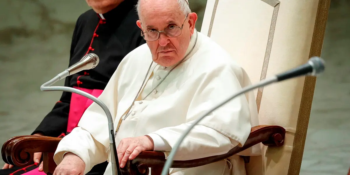 El 30 del París Saint Germain le envió una de sus camisetas autografiadas al Sumo Pontífice.