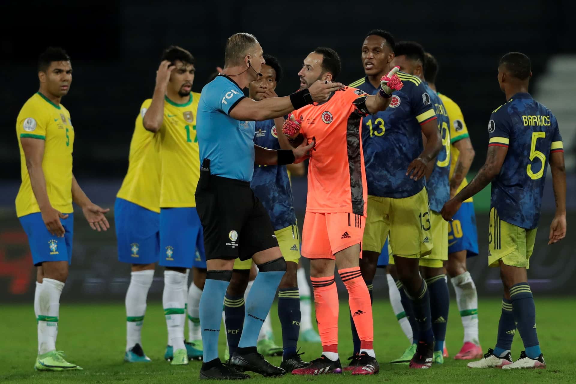 El árbitro argentino participó directamente en el empate del anfitrión de la Copa América, que luego le ganó 2-1 a Colombia.