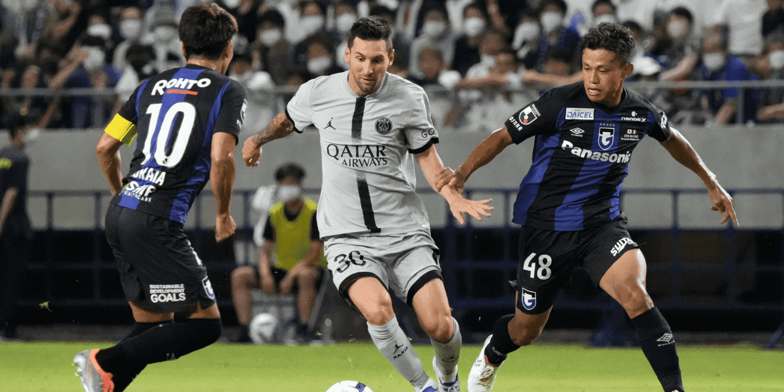 El argentino fue el centro de atención en suelo nipón y una imagen confirma que sigue siendo el mejor del mundo por encima de Mbappé o Neymar