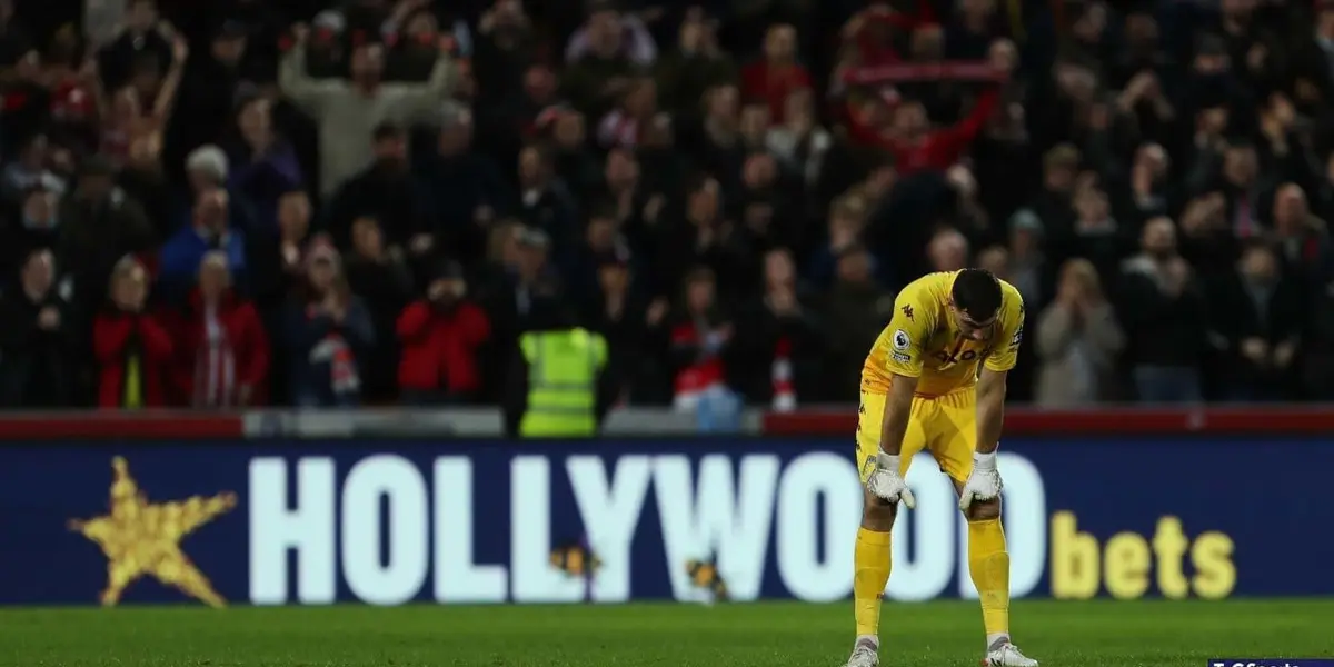El arquero argentino cometió un tremendo error en el empate de su equipo, Aston Villa, ante Manchester United. Al otro día, el histórico volante inglés lo "bancó" en las redes sociales con una tierna publicación.