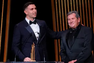 El arquero argentino se impuso contra otras grandes figuras en la ceremonia del Balón de Oro.