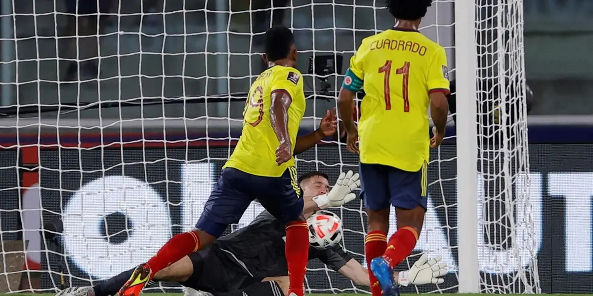 El arquero argentino se mostró espectacular sobre el final del primer tiempo.