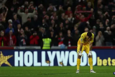 El arquero argentino tuvo un flojo rendimiento en una jugada en particular que terminó en el gol de Bruno Fernandes.