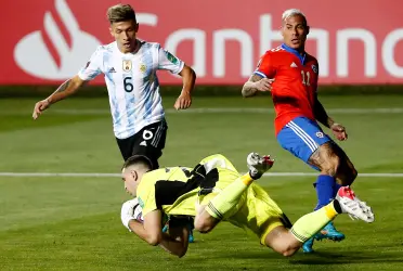 El arquero argentino tuvo un momento espectacular frente a Brereton cuando el partido estaba 2 a 1, evitando el empate de la Roja. 