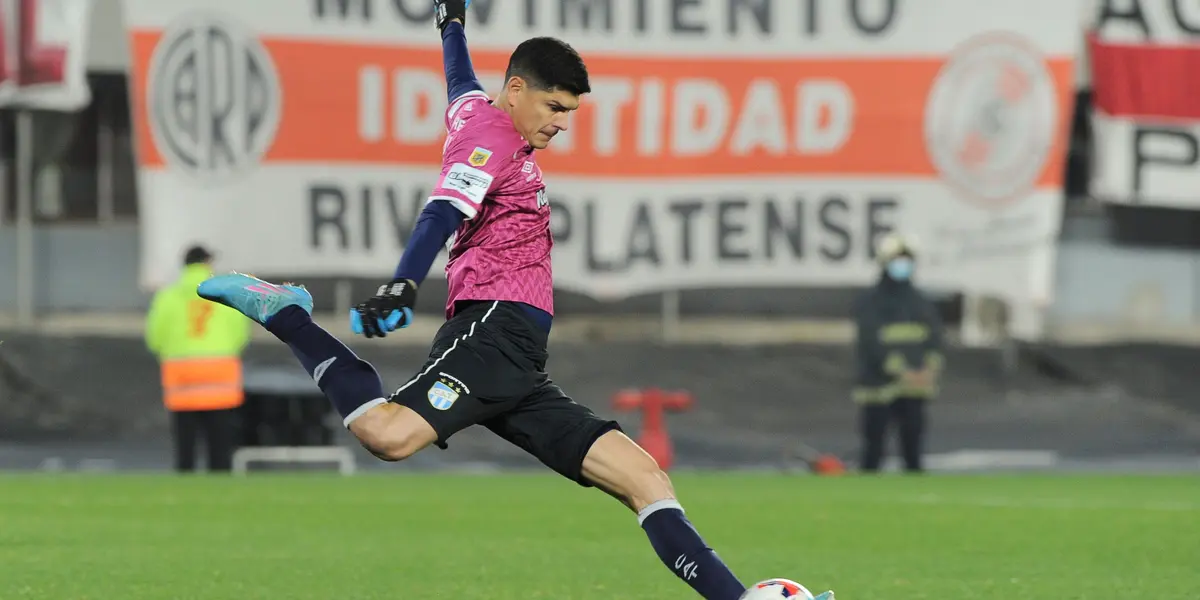 El arquero boliviano fue protagonista en el empate de Atlético Tucumán en el Monumental.