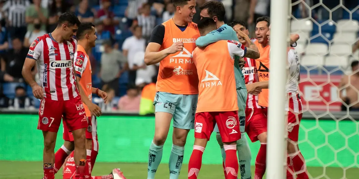 El arquero de Atlético San Luis atajo dos penales ante Monterrey y puso a su equipo en los playoffs del fútbol mexicano.