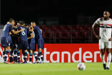 El arquero de la Academia falló luego de un centro y terminó en gol.