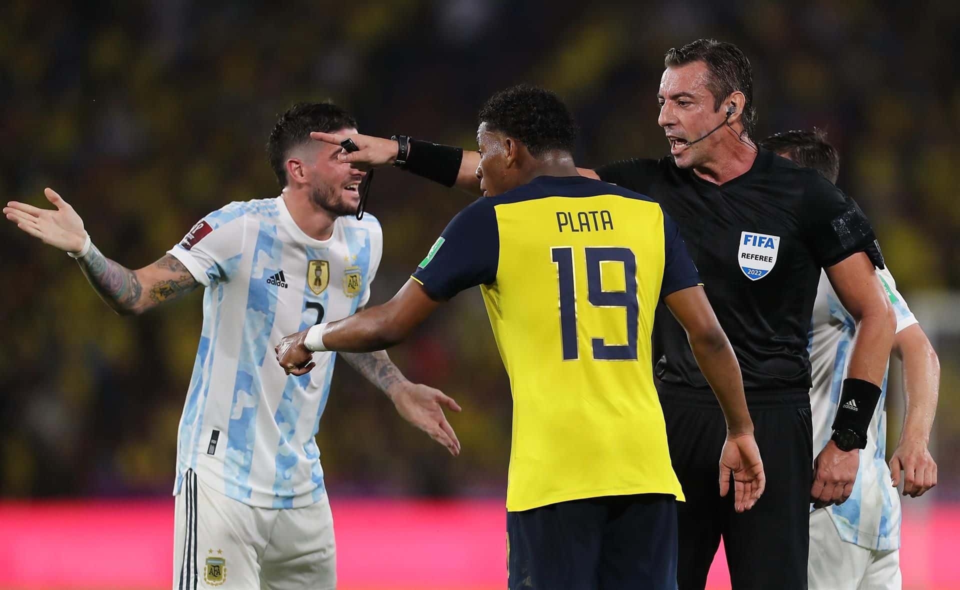 El arquero de la Selección Argentina contó lo que le aseguró su compañero, protagonista en el polémico penal cobrado para Ecuador.