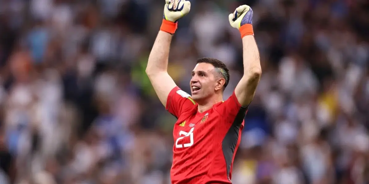 El arquero de la Selección Argentina se metió en la historia grande en Qatar, y siguen surgiendo detalles interesantes.