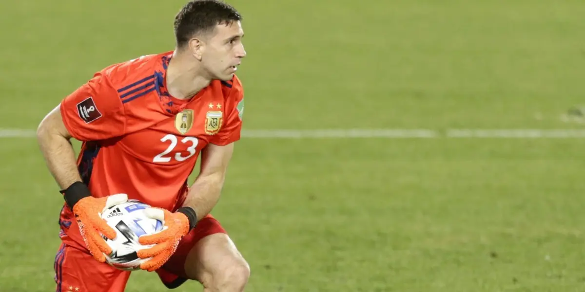 El arquero de la Selección Argentina ya está en territorio nacional proveniente de Inglaterra.