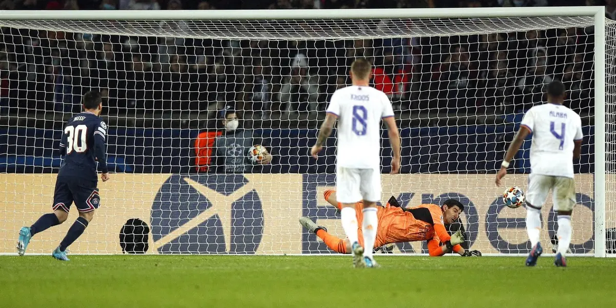 El arquero del Real Madrid explicó el método que ocupó para poder atajarle el penal al 30 del PSG.