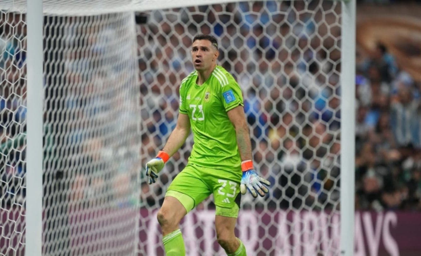 El arquero del seleccionado albiceleste sigue siendo señalado, pero desde suelo español recibió respaldo total.