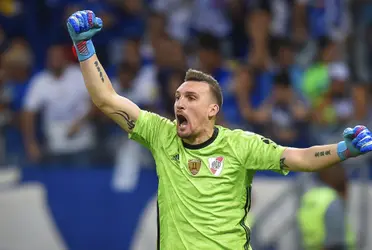 El arquero Franco Armani es uno de los hallazgos más resonantes de los últimos años del fútbol argentino. Nacido en Casilda, tuvo sus inicios en clubes del ascenso pero fue descubierto a tiempo por Atlético de Medellín. 
Gracias a su campaña en el club colombiano, Franco Armani fue contratado por River Plate y, desde entonces, continuó su carrera en uno de los mejores planteles de la historia del club. El casildense tuvo una sólida campaña que lo catapultó a la Selección.