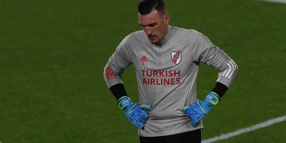 El arquero fue desafectado de la Selección Argentina por una sinovitis en su rodilla derecha.