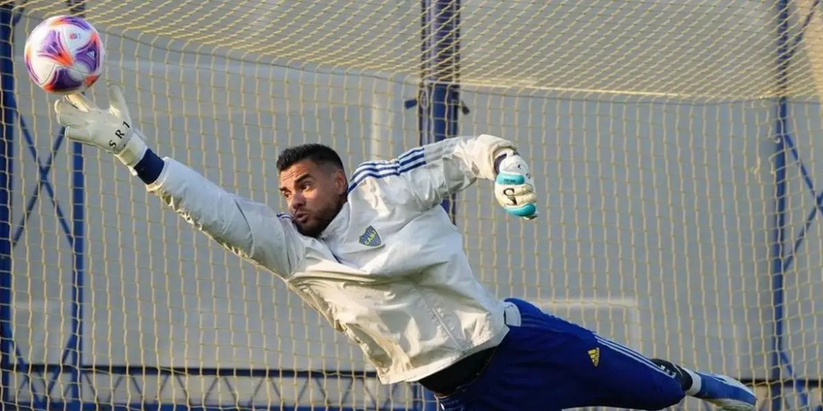 El arquero, que todavía no debutó en el Xeneize, está en Ezeiza con el grupo y revelaron su actualidad sorpresiva.