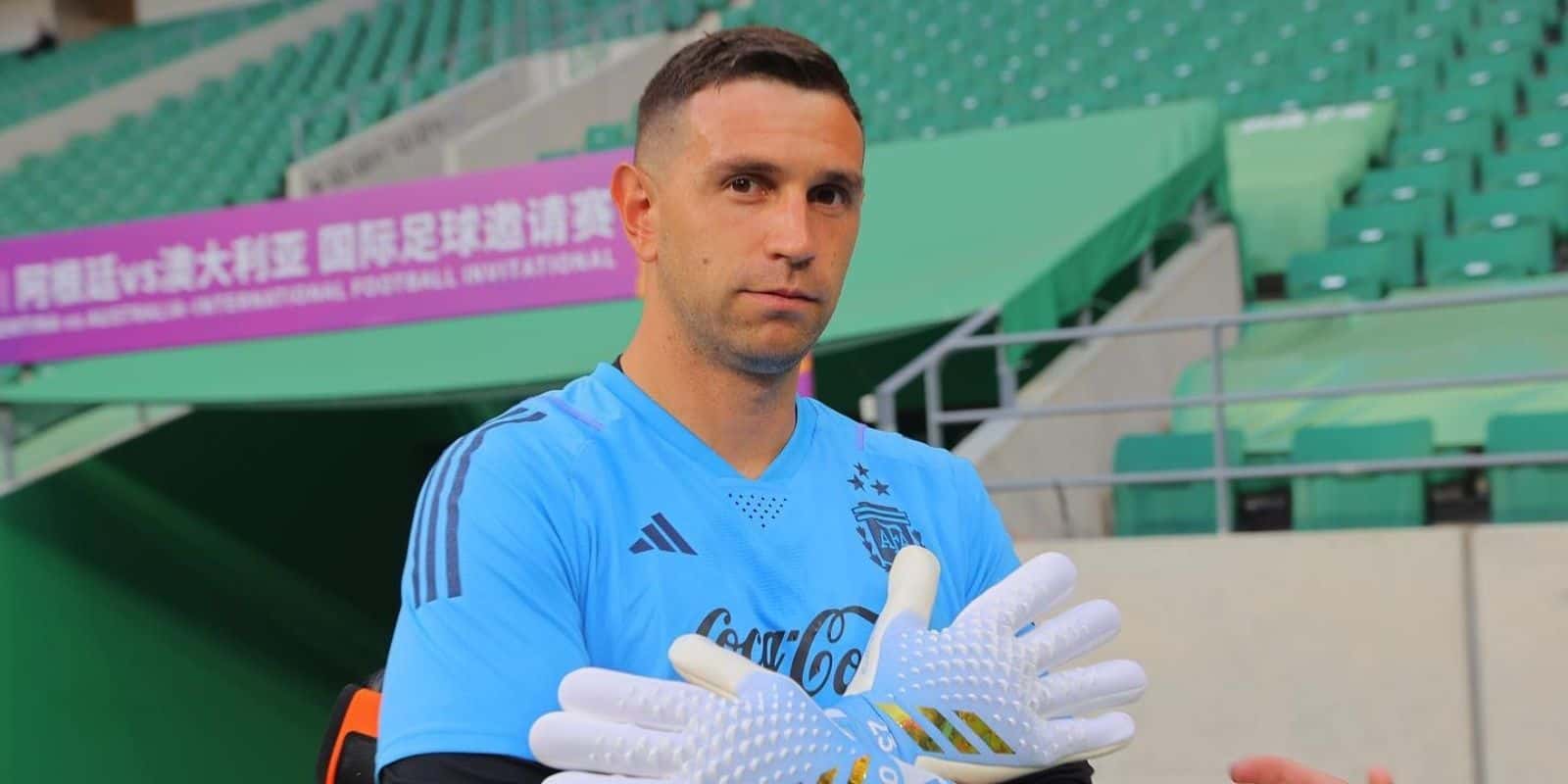 El arquero se ganó el amor de todo el país dentro de la cancha y también en las redes sociales.