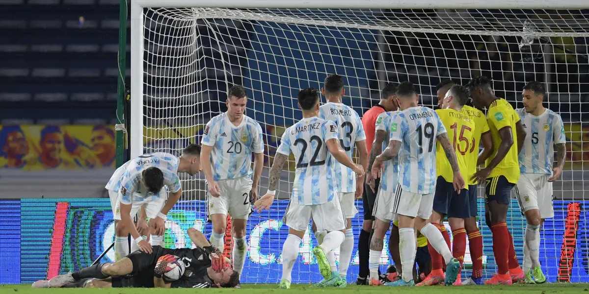 El arquero sufrió una caída que le afectó el cuello y la cabeza en el empate entre la Selección Argentina y la Selección Colombia.