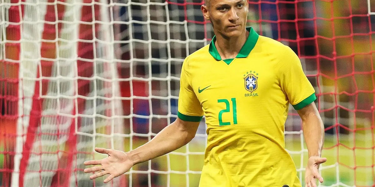 El brasileño, ausente esta noche en San Juan pero que fue parte de la Canarinha en la Copa América, le puso color al clásico sudamericano.