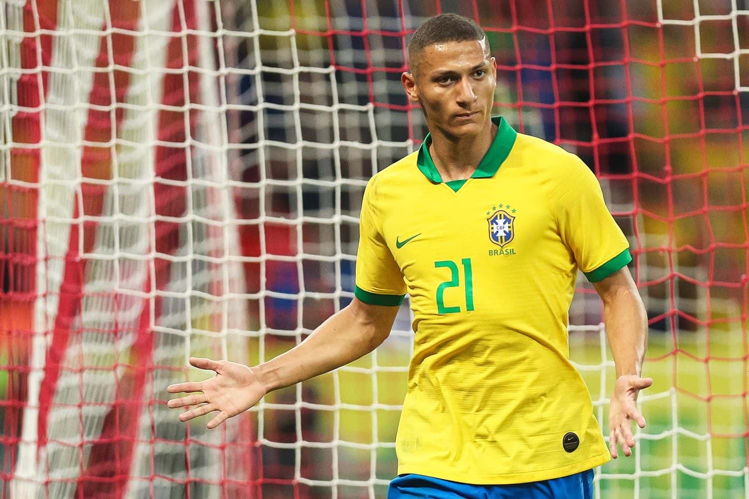 El brasileño, ausente esta noche en San Juan pero que fue parte de la Canarinha en la Copa América, le puso color al clásico sudamericano.