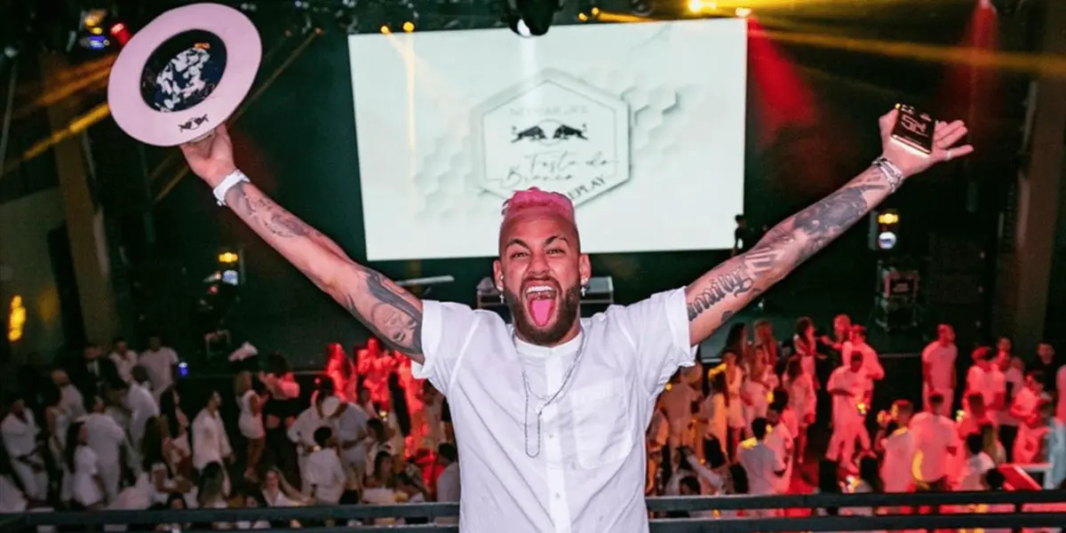 El brasileño compartió con sus amigos argentinos y Verratti luego de ganar un nuevo título con el PSG