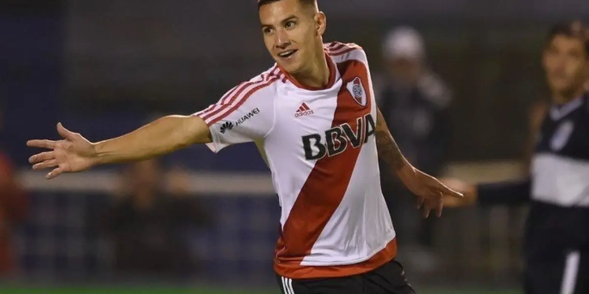 El Cacique chileno está tras los pasos de Carlos Auzqui, que vuelve al Millonario de su préstamo en Talleres de Córdoba.