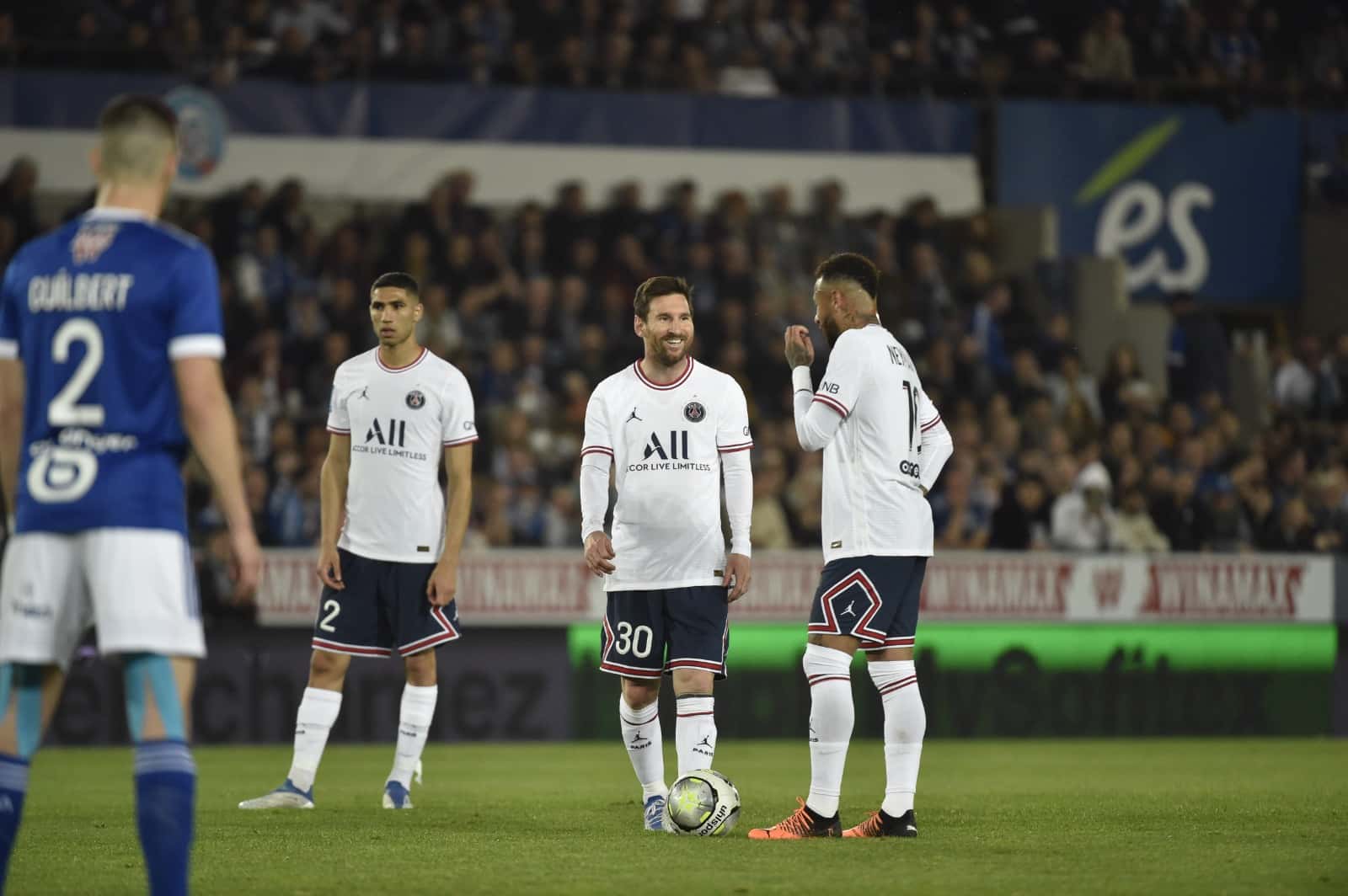 El campeón de la liga francesa igualó 3 a 3 ante Racing de Estrasburgo en un verdadero partidazo que tuvo todos los condimentos.