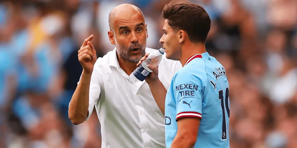 El campeón del mundo no sumó ni un minuto, en la derrota del City contra Manchester United