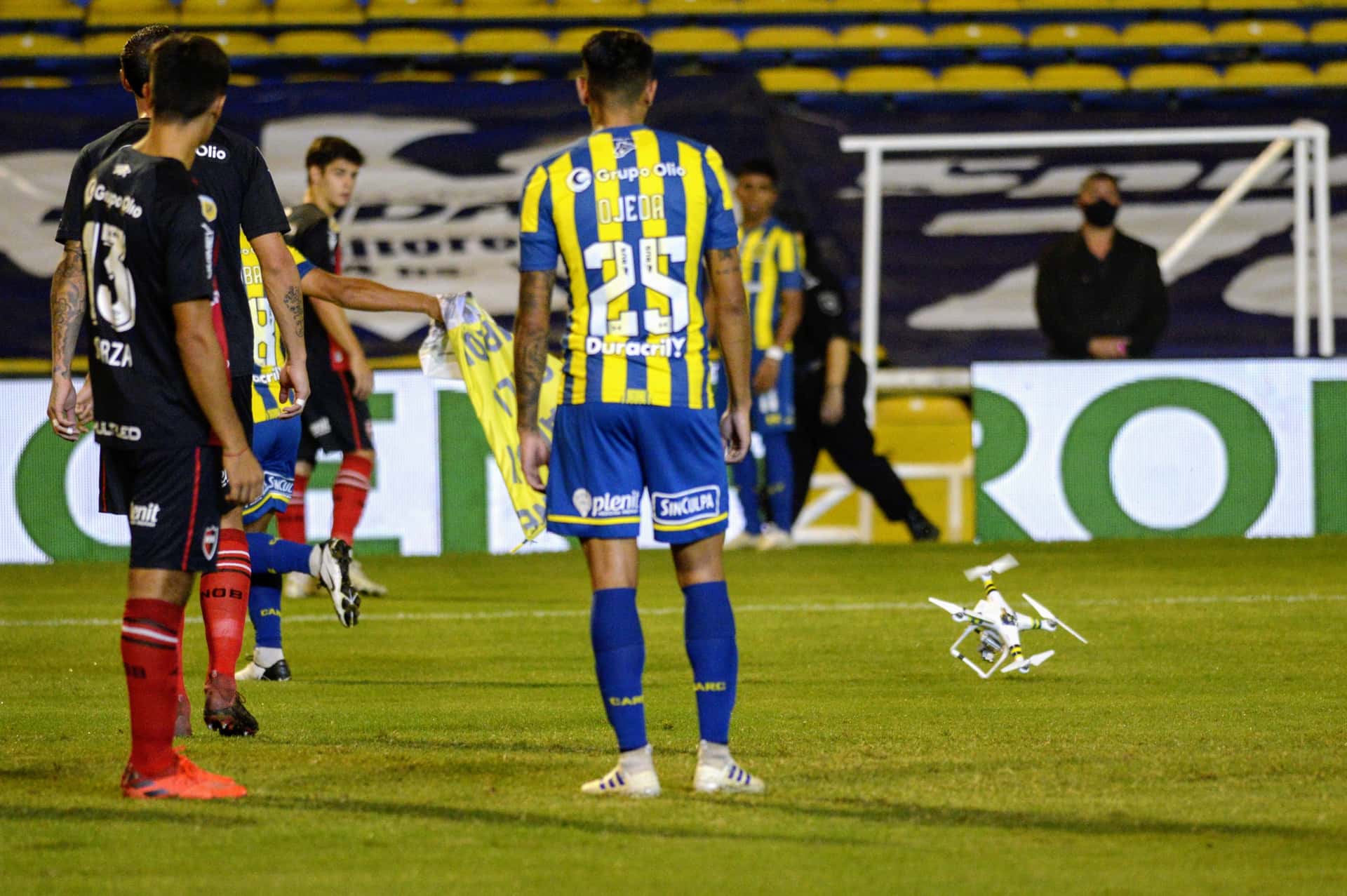 El Canalla goleó por 3-0 a la Lepra por la Copa de la Liga Profesional de Fútbol.